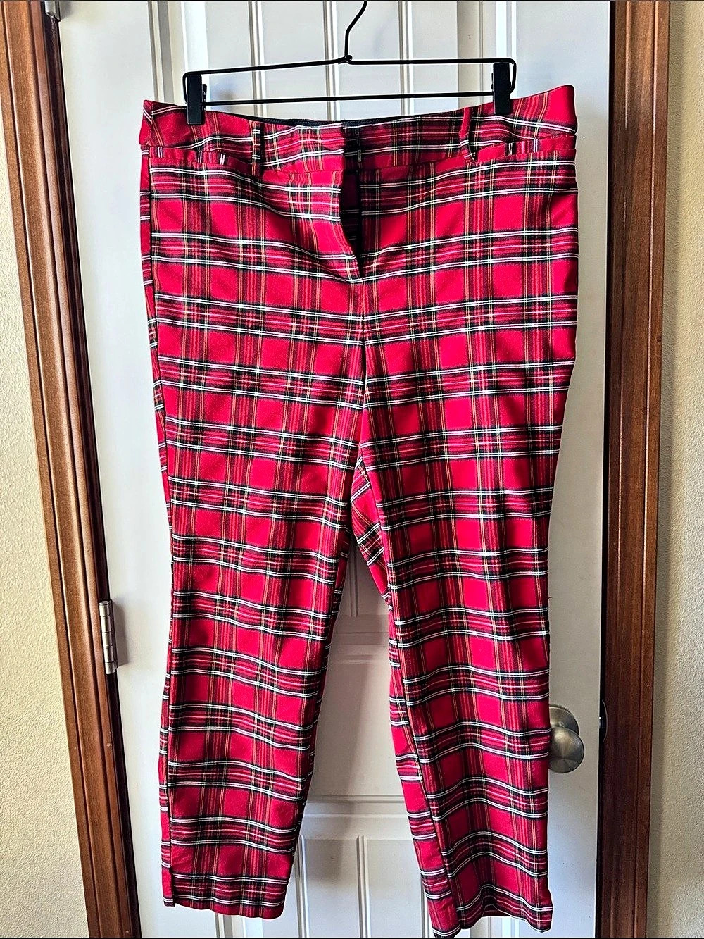 Lane Bryant Plaid Ankle Pants in Red & Black Size 18 Like New